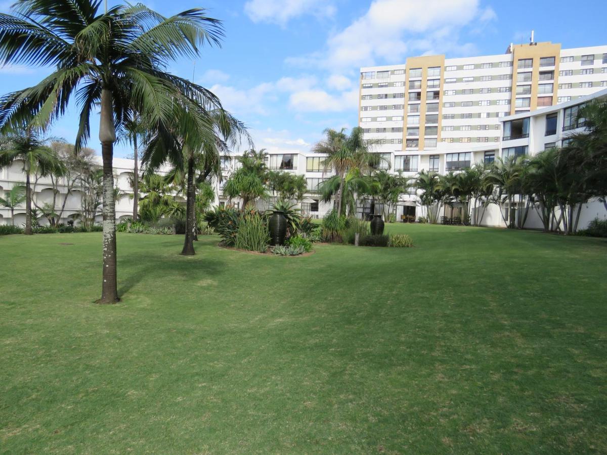 130 BREAKERS RESORT HOTEL Umhlanga Durban Bagian luar foto