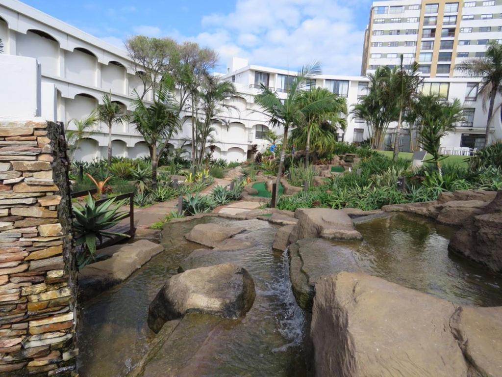 130 BREAKERS RESORT HOTEL Umhlanga Durban Bagian luar foto